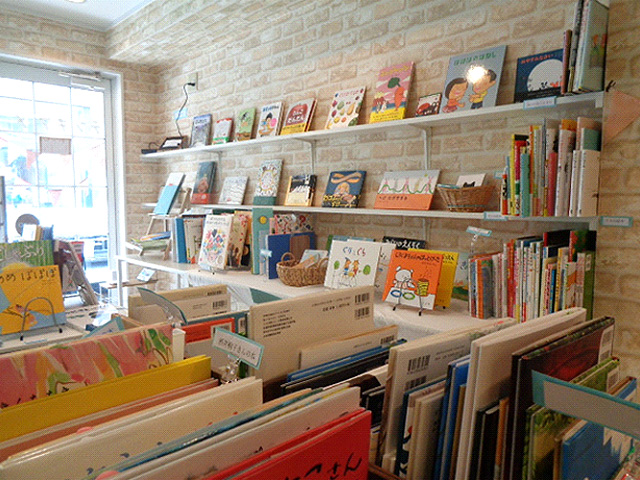 こどもとおとなの絵本屋 テンキアメ